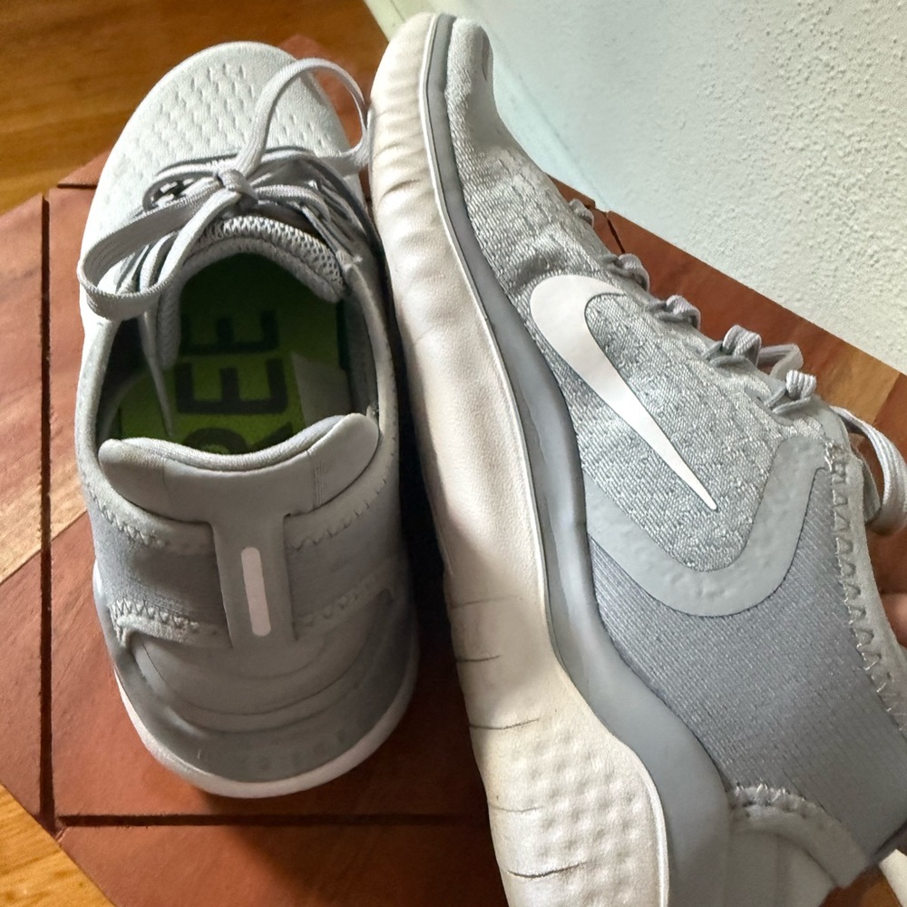 Nike Women’s Free RN 2018 Running Shoes (7.5) Grey/White - Picture 6 of 8